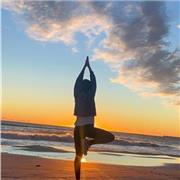 Profesora de Yoga Integral para principiantes e intermedio. Adapto las clases según las necesidades del alumno/a.